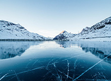 星空体育-KT击败T1赛后，上单PerfecT面对镜头庆祝胜利